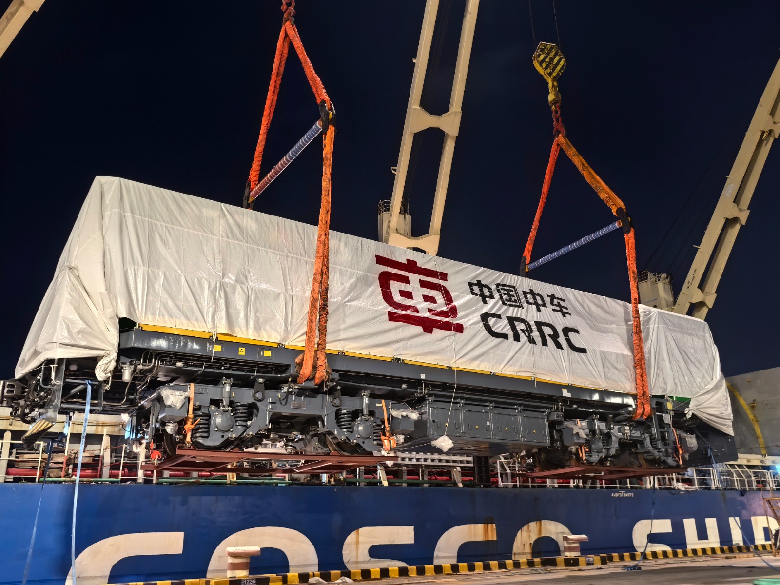 機(jī)車吊裝.jpg 機(jī)車吊裝.jpg